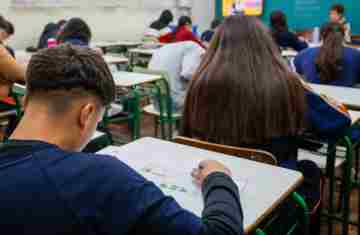 Paraná é o 1º do país a incluir previdência na grade curricular de escolas públicas
